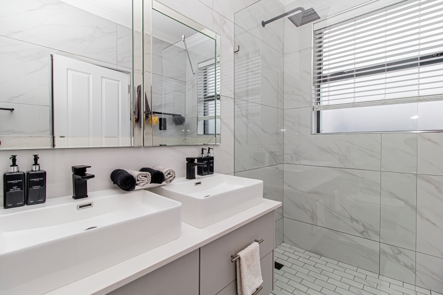 4 Bedroom Property for Sale in Sandown Western Cape